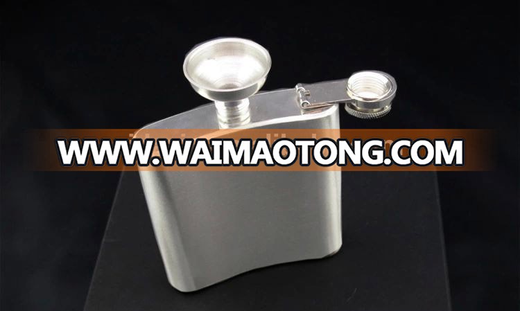 Mini stainless steel hip flask embossing technology