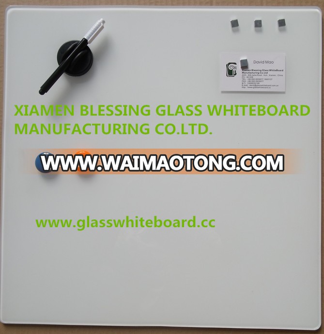 Magnetic anti-glare whiteboard