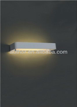 IP40 Modern LED Wall Light/ Strip Light of Aluminium material 18*0.4W