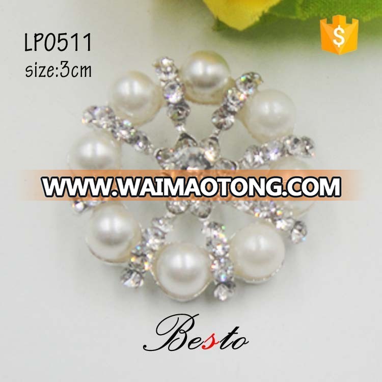 Fancy shining jewelry pearl silver me<em></em>tal brooch for wedding invitation